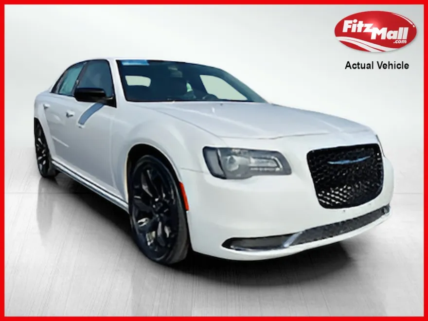 2019 Chrysler 300 Touring photo 1