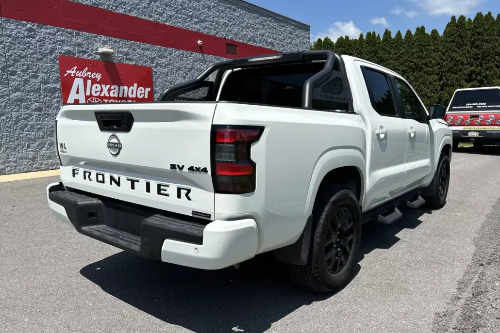 2023 Nissan Frontier Crew Cab SV photo 1