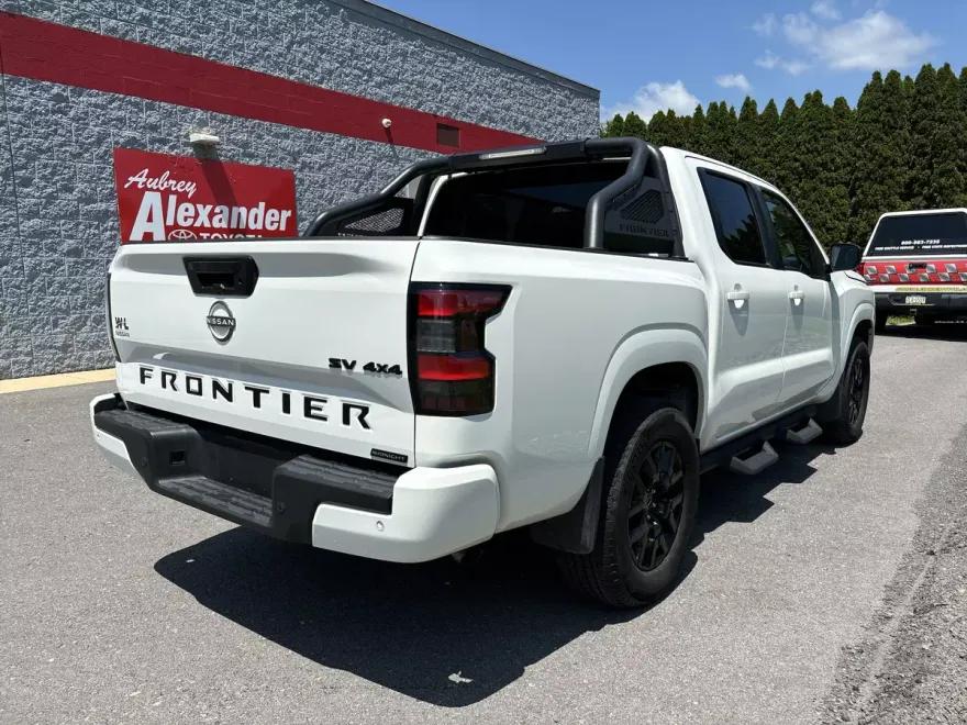 2023 Nissan Frontier Crew Cab SV photo 1