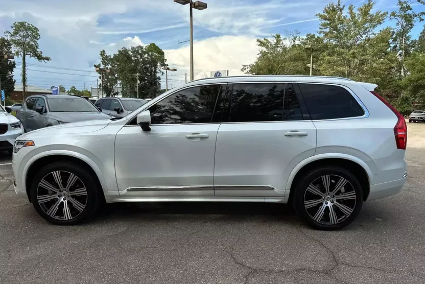 2023 Volvo XC90 AWD Ultimate photo 1