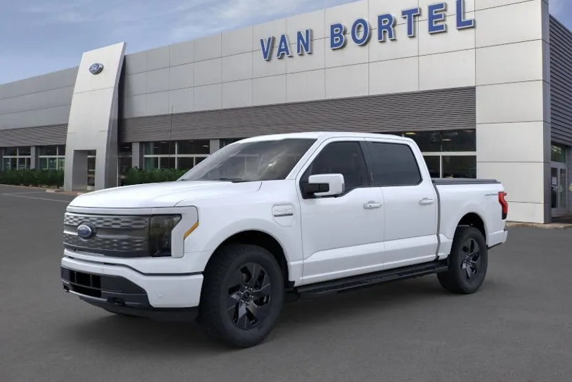 2023 Ford F-150 Lightning Lariat photo 1