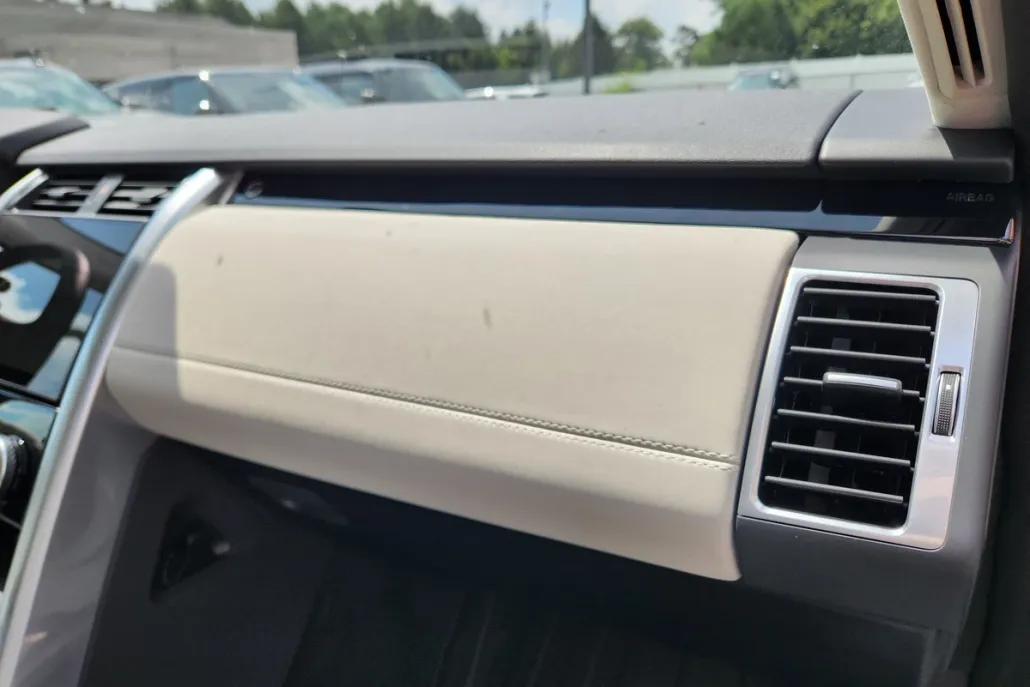 2025 Land Rover Discovery S photo 1