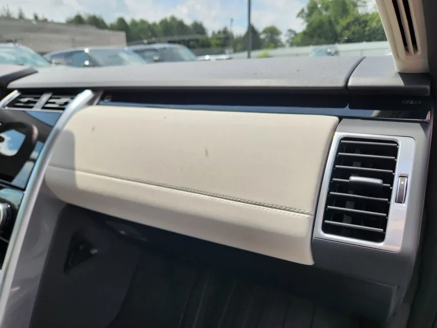 2025 Land Rover Discovery S photo 1