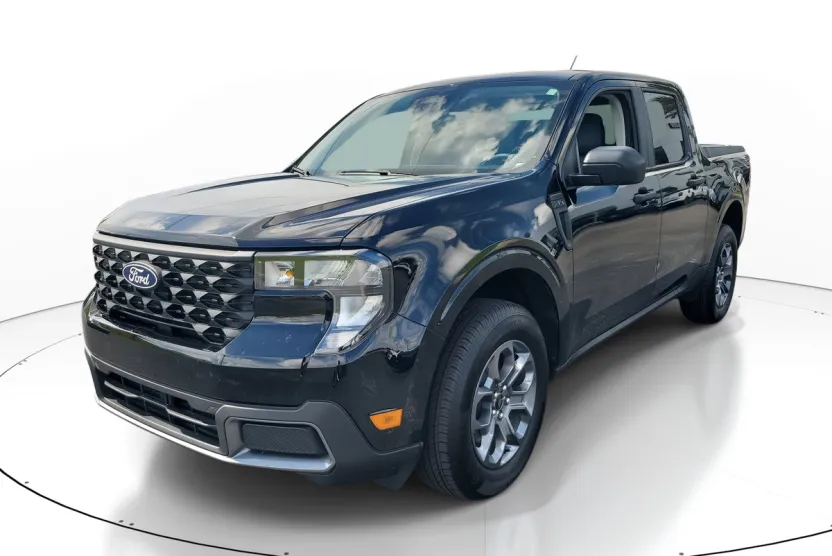 2025 Ford Maverick XLT photo 1