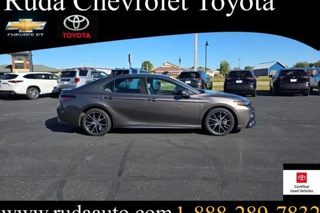 2021 Toyota Camry Hybrid SE photo 1