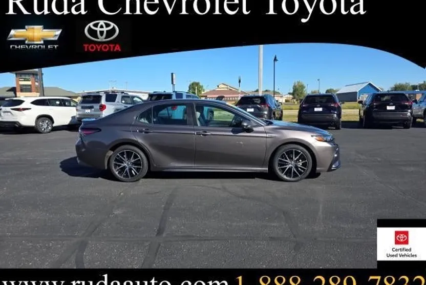 2021 Toyota Camry Hybrid SE photo 1