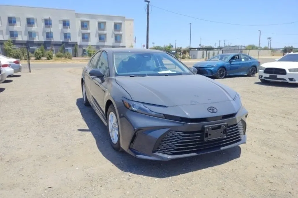 2025 Toyota Camry LE photo 1