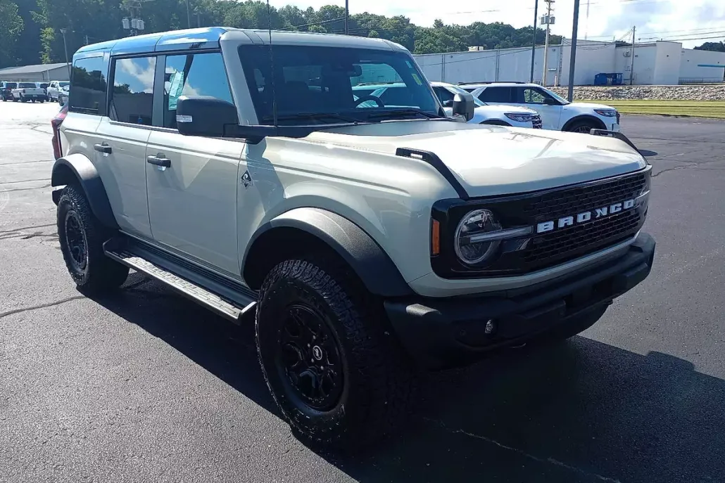 2025 Ford Bronco Outer Banks photo 1