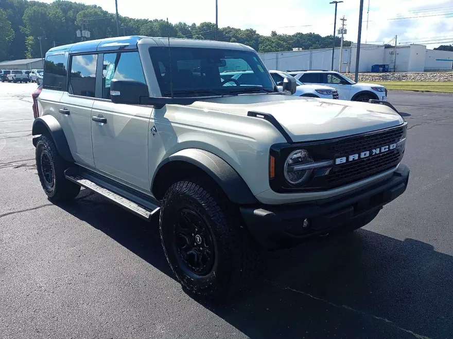 2025 Ford Bronco Outer Banks photo 1
