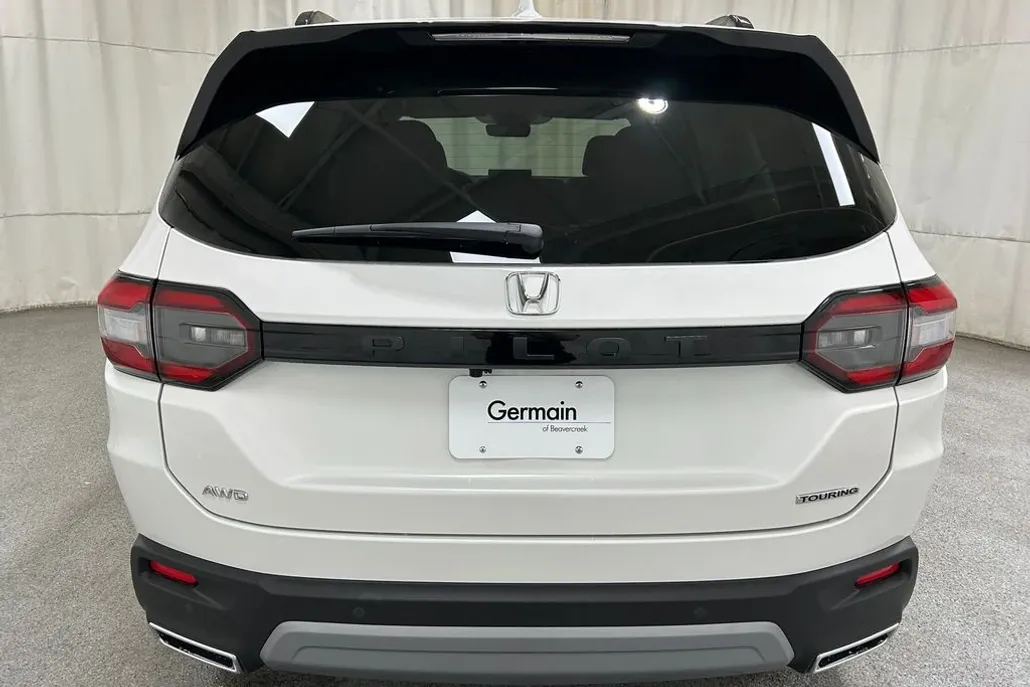 2025 Honda Pilot Touring photo 1