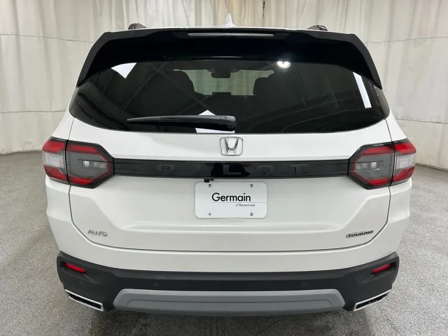 2025 Honda Pilot Touring photo 1
