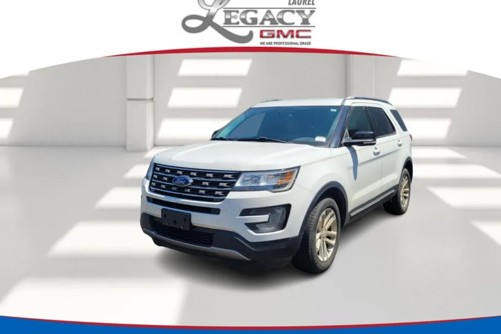 2017 Ford Explorer XLT photo 1