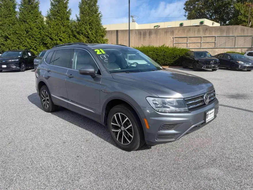 2021 Volkswagen Tiguan SE photo 1