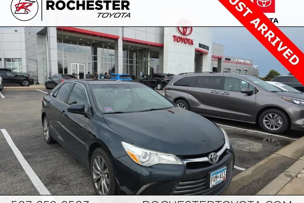 2016 Toyota Camry XLE photo 1