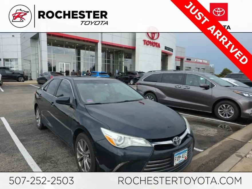 2016 Toyota Camry XLE photo 1