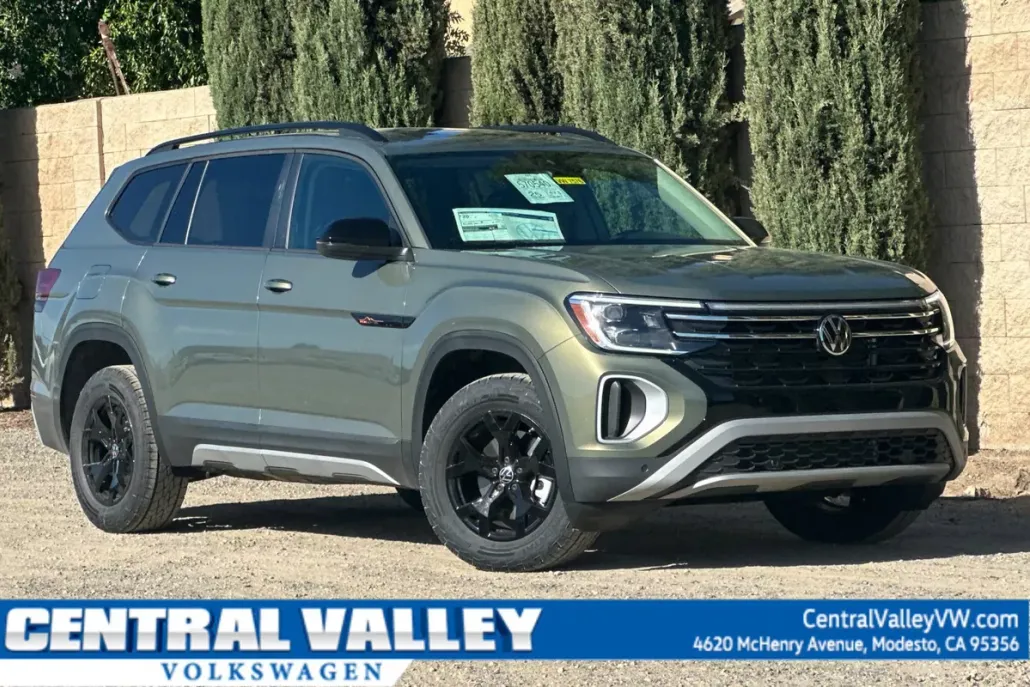 2025 Volkswagen Atlas Peak Edition SE photo 1