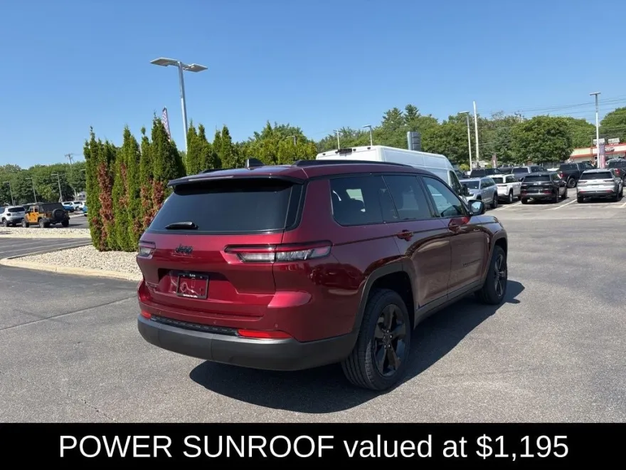 2022 Jeep Grand Cherokee Altitude photo 1