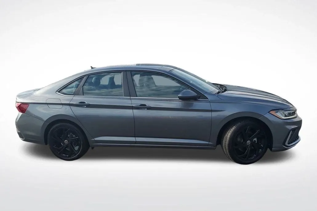 2025 Volkswagen Jetta 1.5T SE photo 1