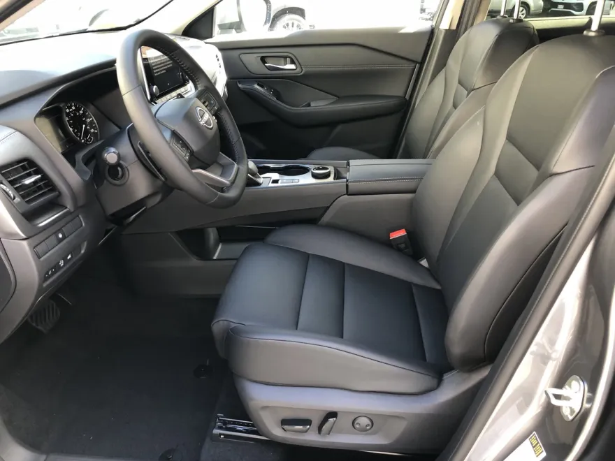 2026 Nissan Rogue SV photo 1