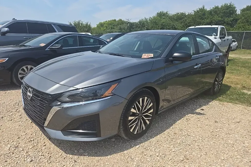 2025 Nissan Altima 2.5 SV photo 1