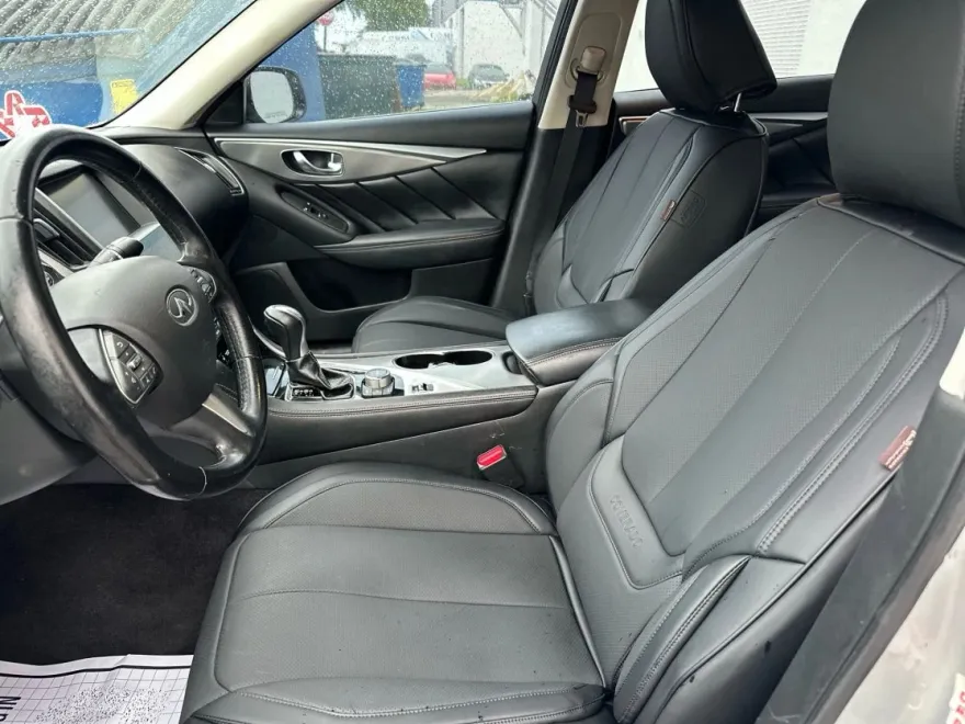 2015 Infiniti Q50 photo 3