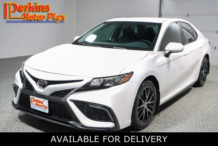 2023 Toyota Camry SE photo 1