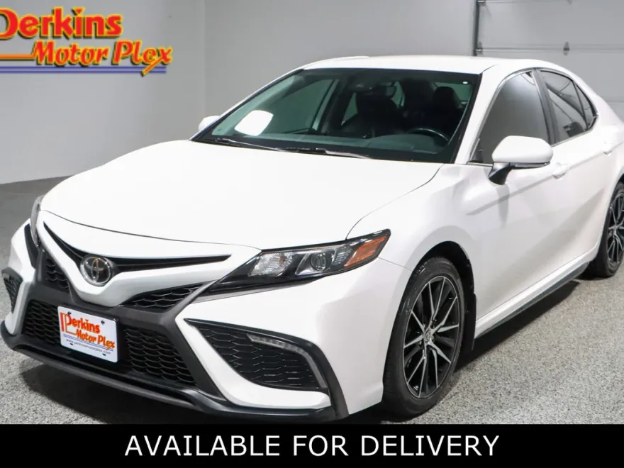 2023 Toyota Camry SE photo 1
