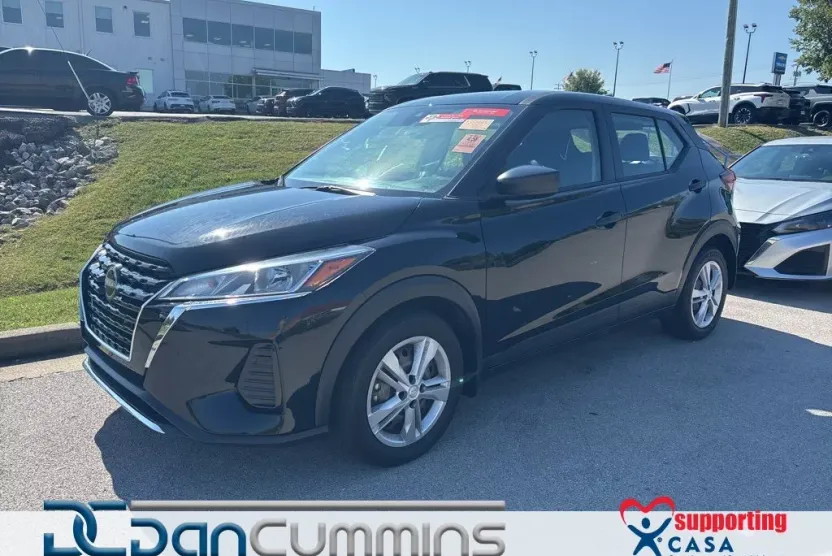 2023 Nissan Kicks S photo 1