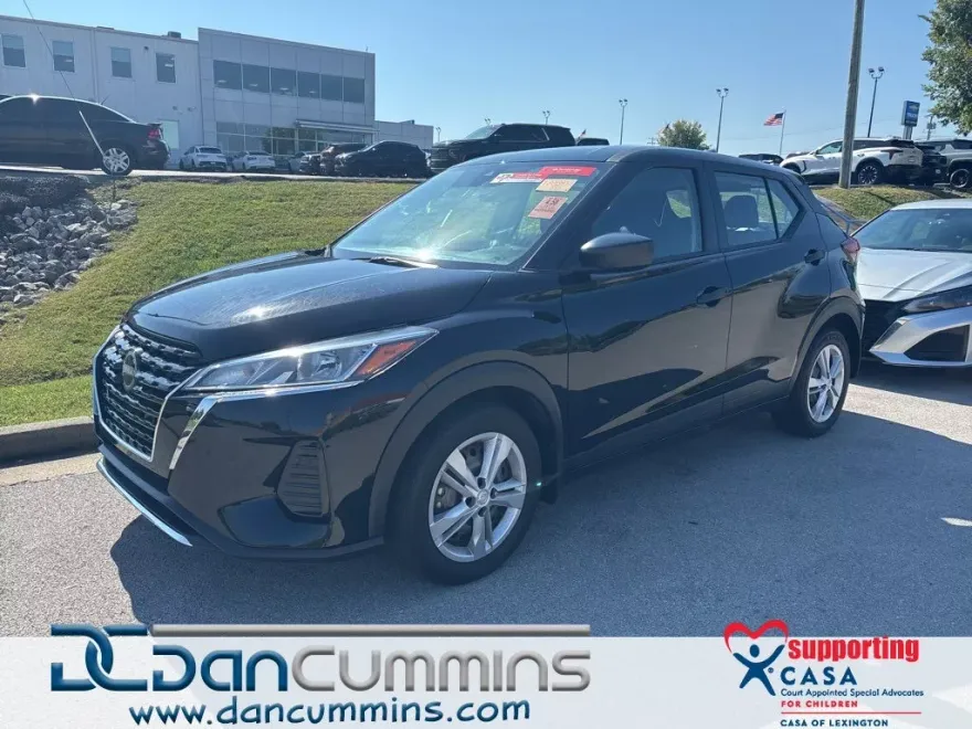 2023 Nissan Kicks S photo 1