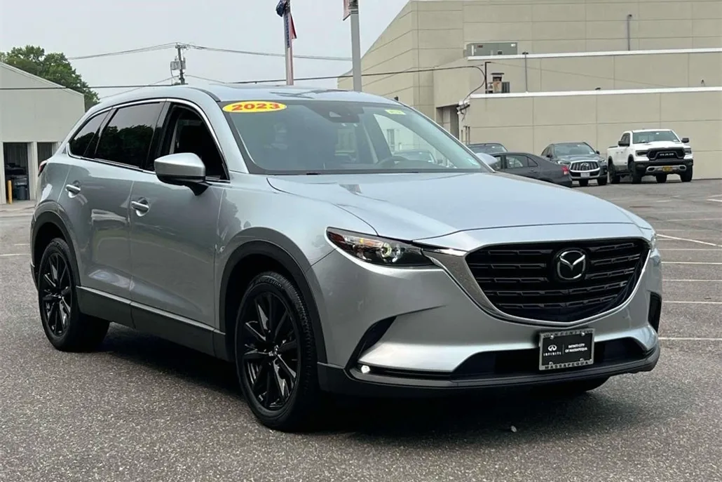 2023 Mazda CX-9 Touring photo 1