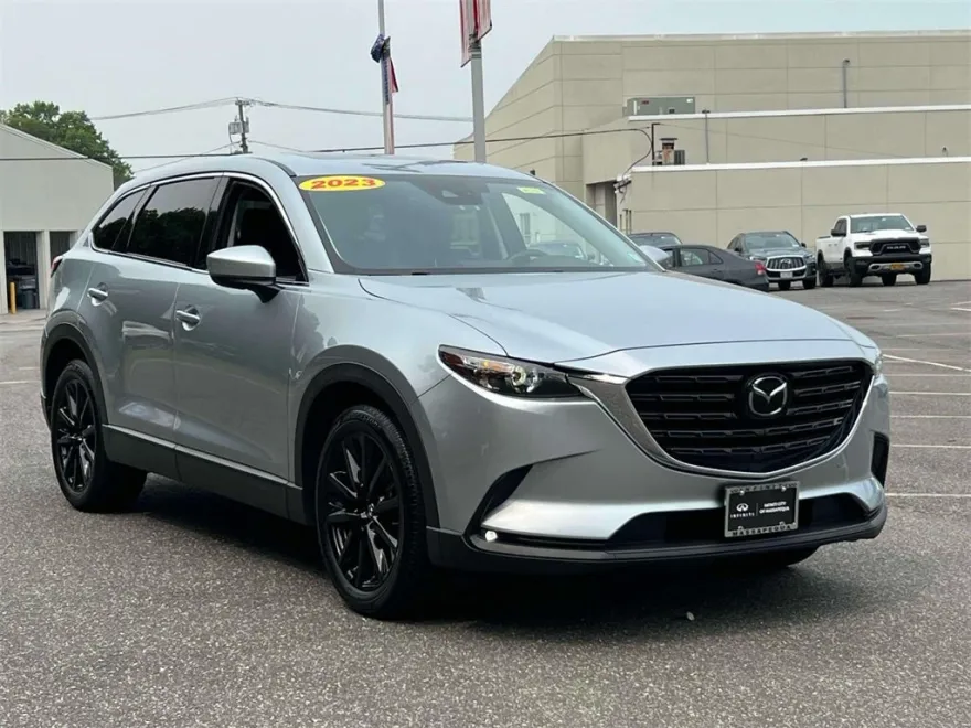 2023 Mazda CX-9 Touring photo 1