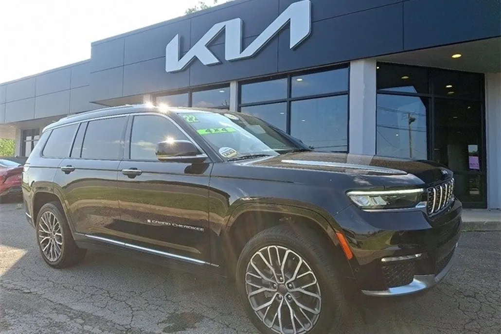 2022 Jeep Grand Cherokee L Summit Reserve photo 1