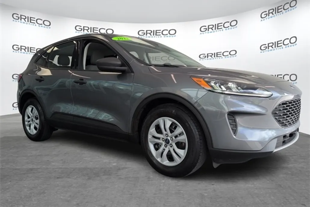 2022 Ford Escape S photo 1