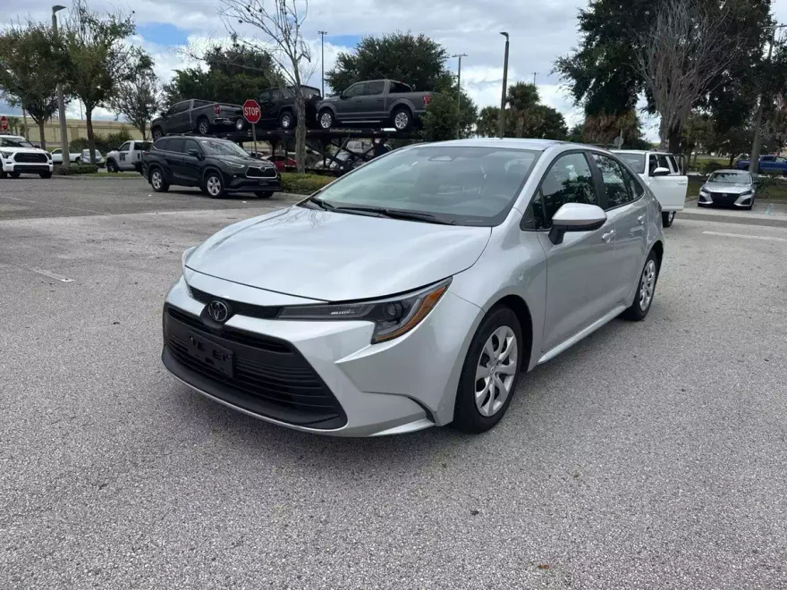 2024 Toyota Corolla LE photo 1