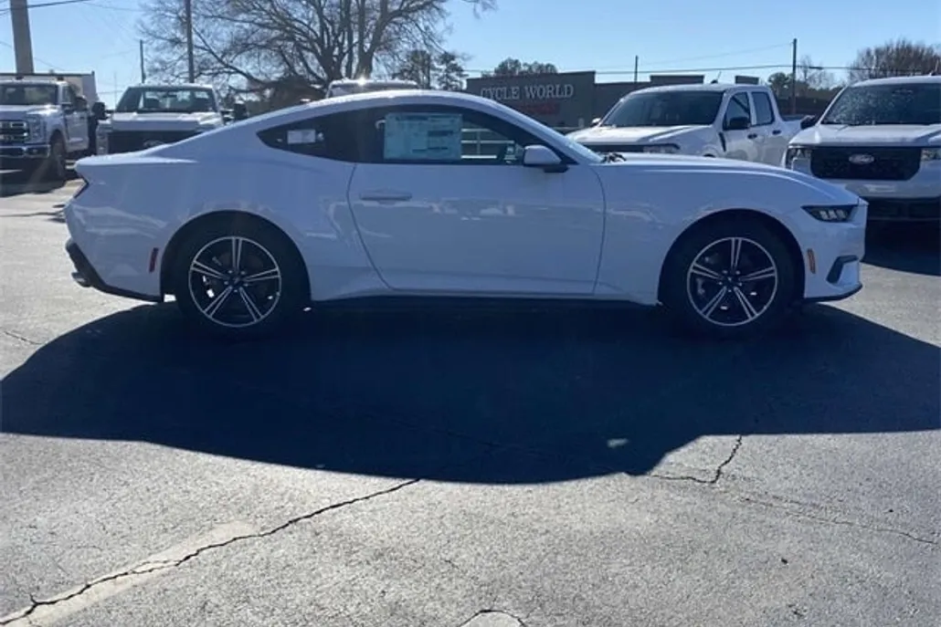 2025 Ford Mustang EcoBoost photo 1