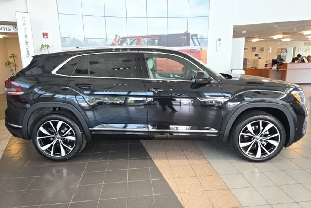 2025 Volkswagen Atlas Cross Sport SEL Premium R-Line photo 1