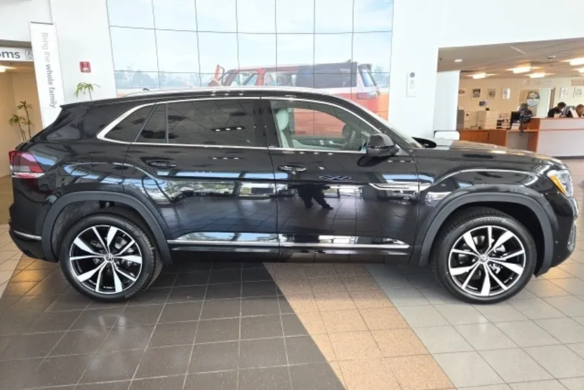 2025 Volkswagen Atlas Cross Sport SEL Premium R-Line photo 1
