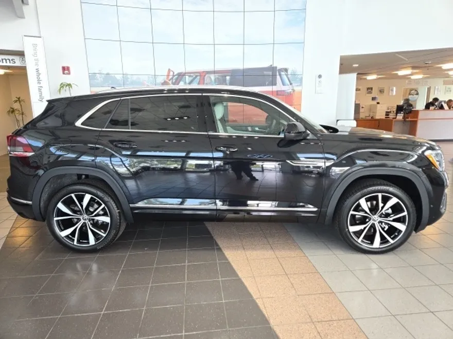 2025 Volkswagen Atlas Cross Sport SEL Premium R-Line photo 1