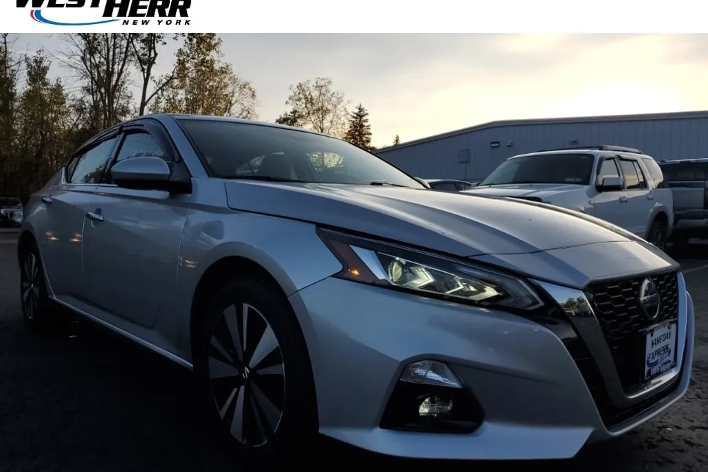 2022 Nissan Altima 2.5 SL photo 1