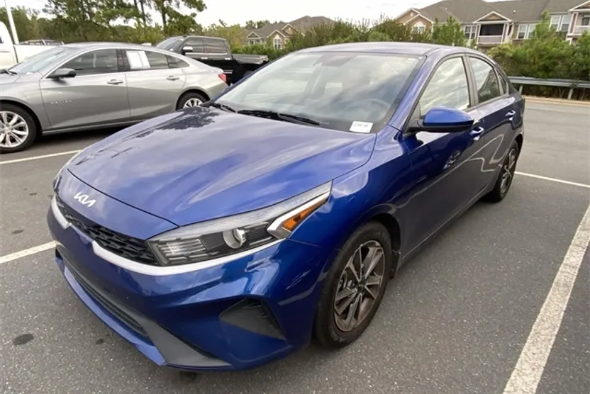 2022 Kia Forte FE LXS photo 1