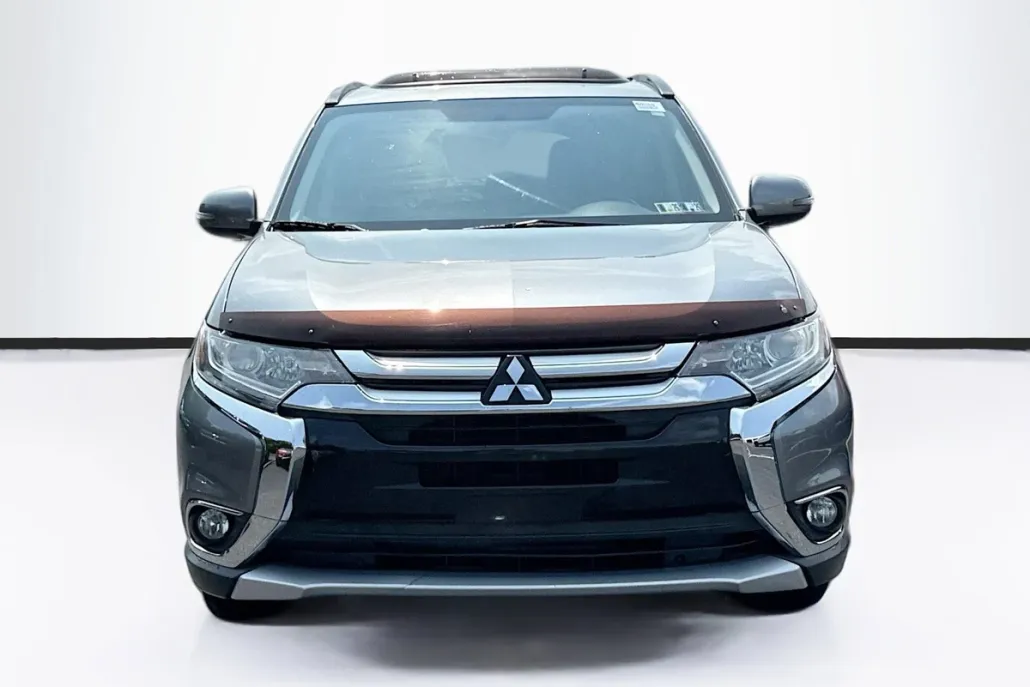 2016 Mitsubishi Outlander SE photo 1