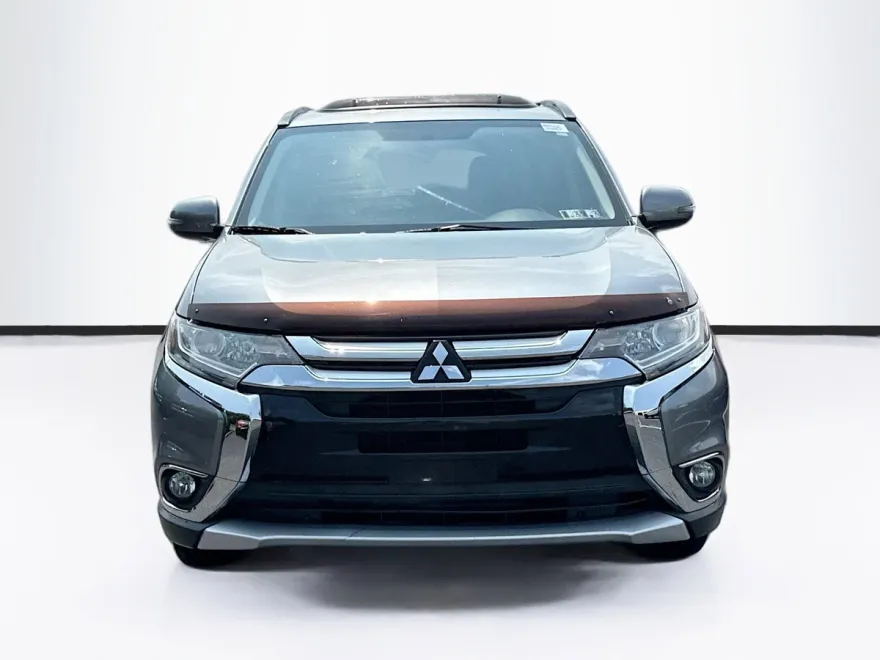 2016 Mitsubishi Outlander SE photo 1