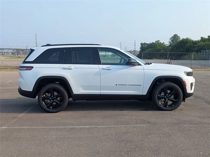2025 Jeep Grand Cherokee Altitude X photo 1