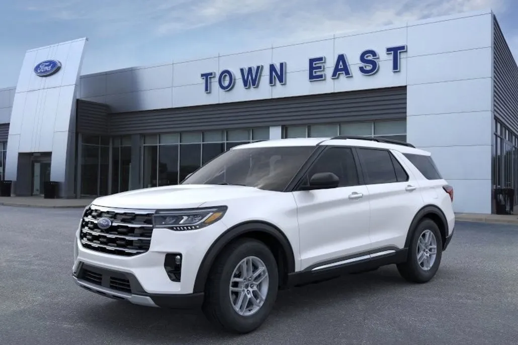 2025 Ford Explorer photo 1