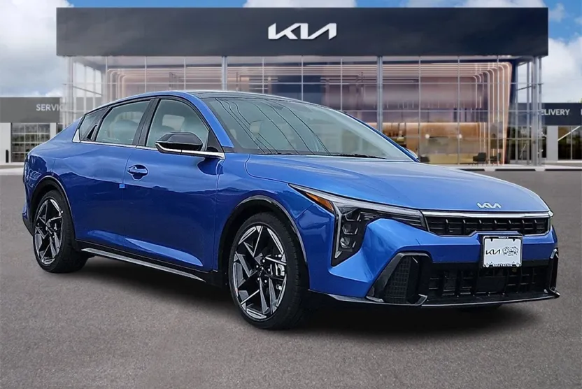 2025 Kia K4 GT-Line photo 1
