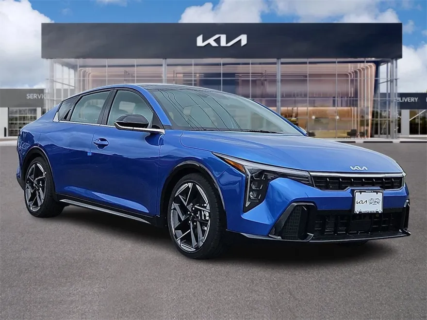 2025 Kia K4 GT-Line photo 1