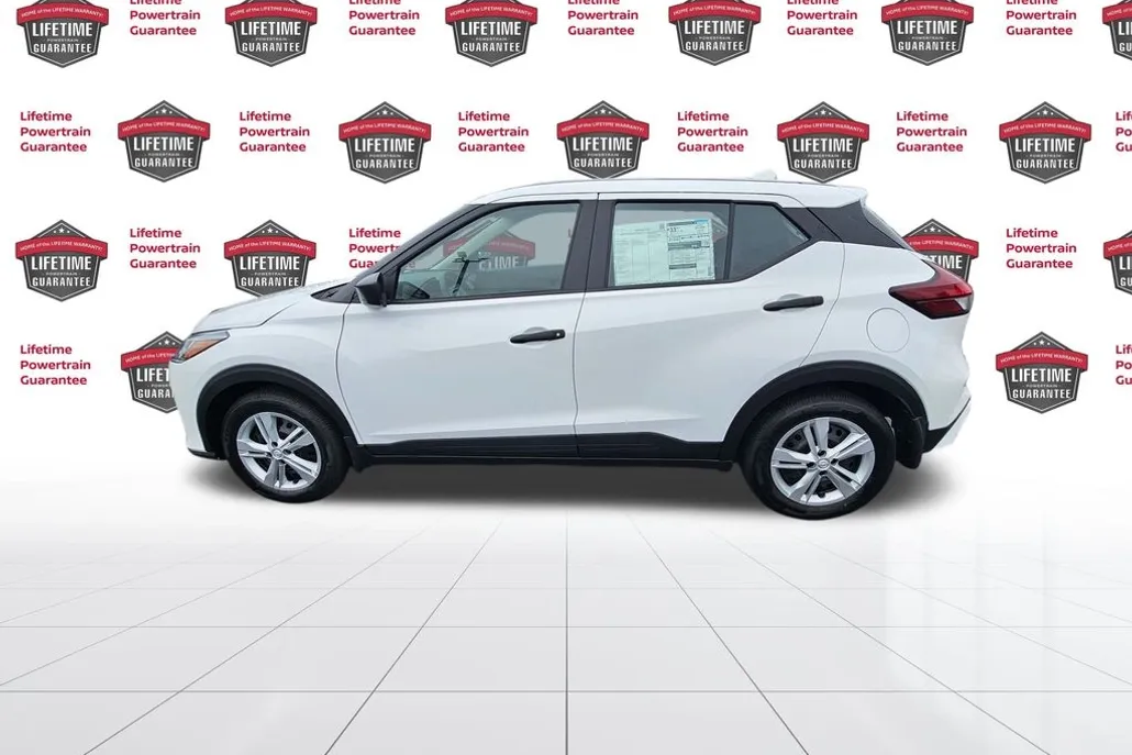 2025 Nissan Kicks Play S photo 1