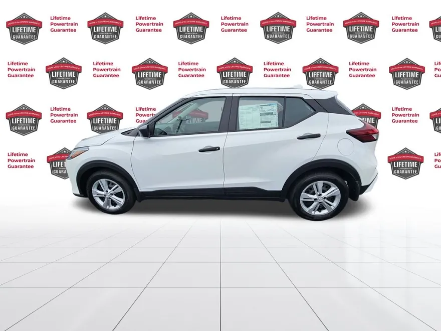 2025 Nissan Kicks Play S photo 1