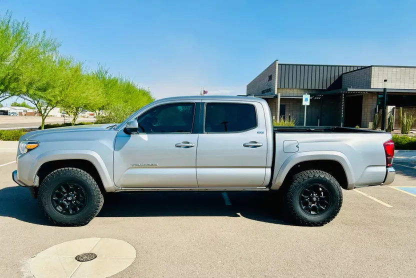 2019 Toyota Tacoma SR5 photo 1