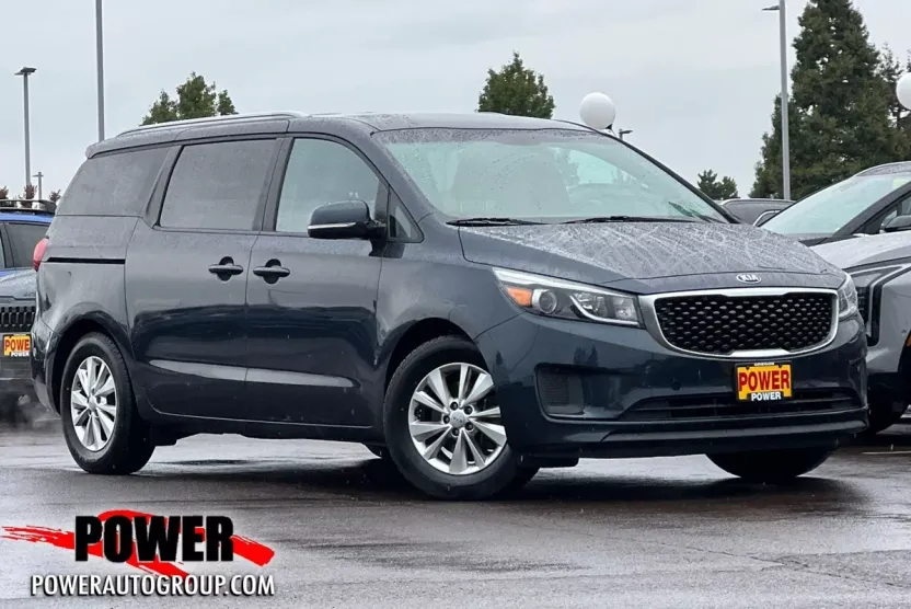 2015 Kia Sedona LX photo 1